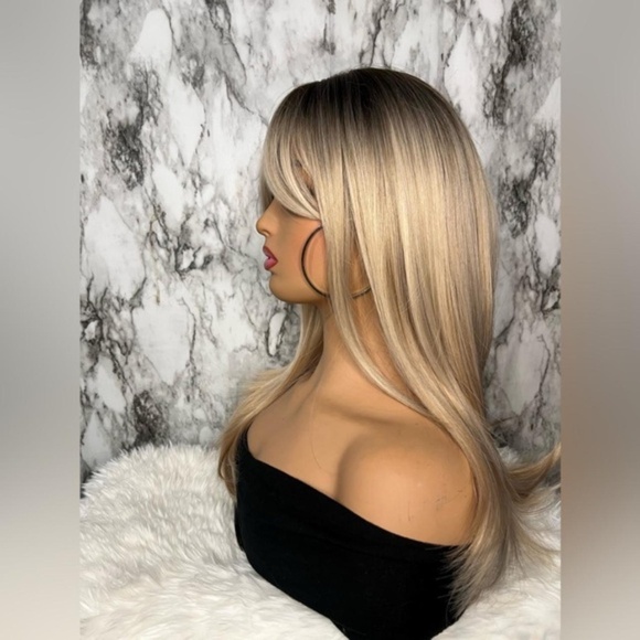 20 inch Balayage Dirty Blonde & highlights Wig - Layered hair Style - Picture 5 of 8